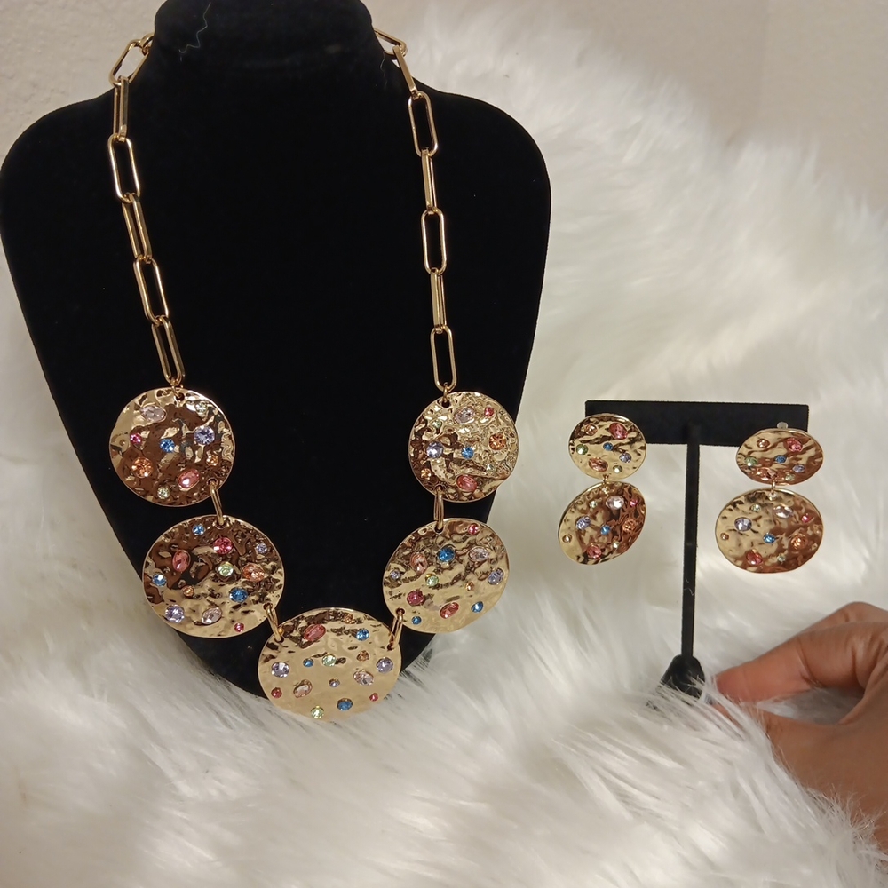 Elegant Gold and Multicolor Necklace and Earring Set
